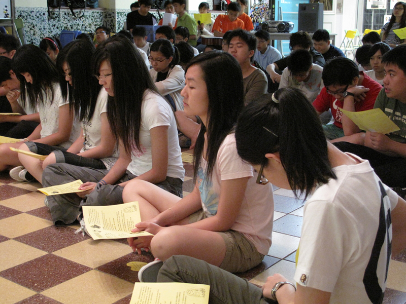 2009f7prayer_100